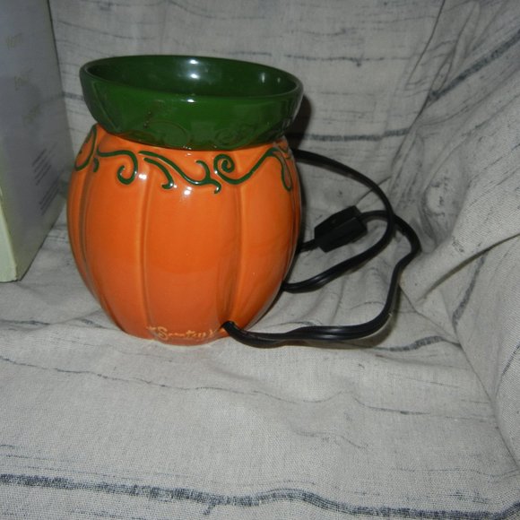 Super Rare HALLOWEEN SCENTSY "Jack O" Lantern  Pumpkin HTF - Picture 3 of 4